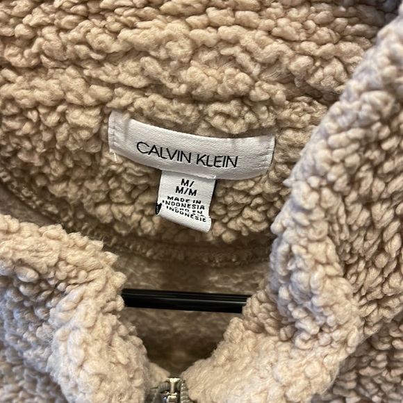 Woman’s Calvin Klein Sherpa zip up - Picture 2 of 3